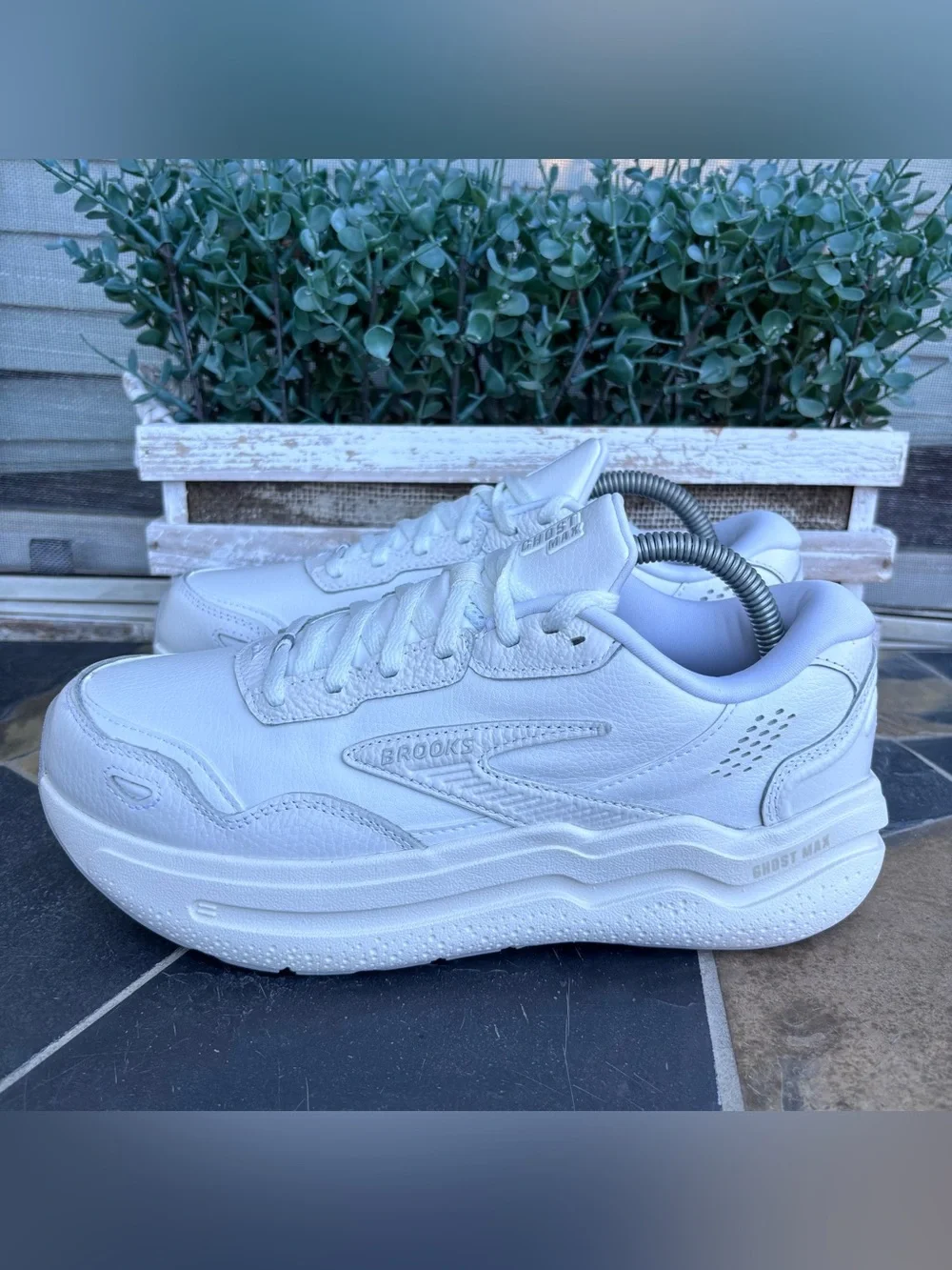 Brooks Ghost Max L White Leather Running Shoes Women’s 9.5 - Picture 2 of 11